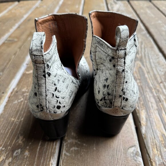 EUC Jeffrey Campbell Cromwell Cutout Booties Black and White Snake Women's 9.5 - Picture 6 of 15